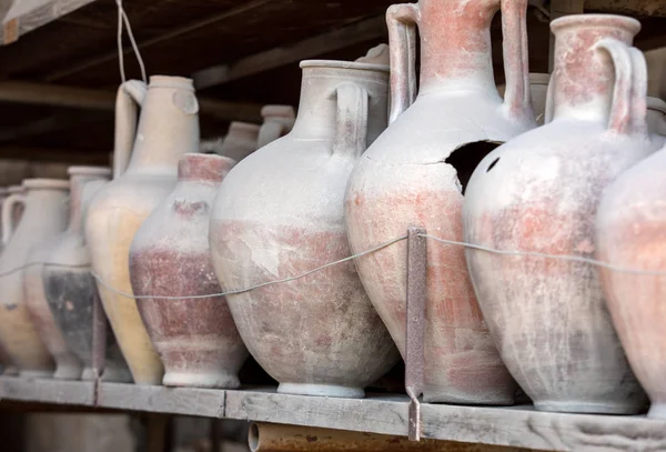 Statki Garnki Różne Artefakty Przetrwały Wybuch Wezuwiusza Pompejach Zostały Wykopane — Zdjęcie stockowe