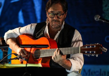 Krakov, Polonya - 2 Kasım 2018: Amerikan jazz fusion ve Latin caz gitaristi Al Di Meola canlı performans Kijow.Centre sahne alanı'nda Krakow, Polonya
