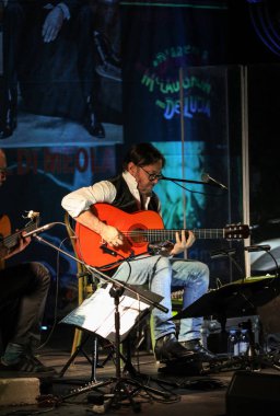 Krakov, Polonya - 2 Kasım 2018: Amerikan jazz fusion ve Latin caz gitaristi Al Di Meola canlı performans Kijow.Centre sahne alanı'nda Krakow, Polonya