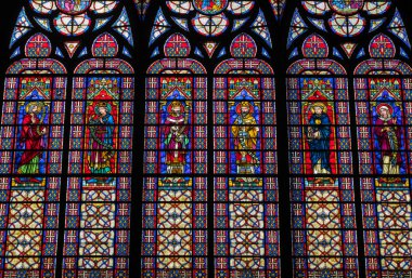 Troyes, Fransa - 31 Ağustos 2018: Renkli vitray pencereler içinde Basilique Saint-Urbain, Troyes, Frangı 13. yüzyıl Gotik Kilisesi