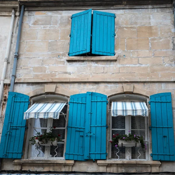 アルルのアリーナの近くの建物のファサード フランス — ストック写真