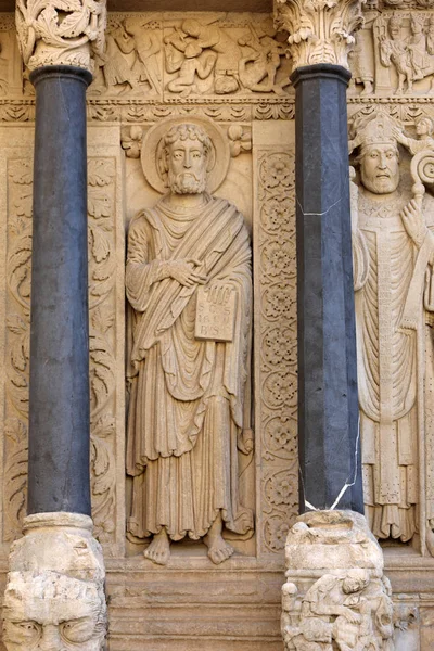 Estátuas Apóstolos Portal Oeste Catedral Santo Troféu Arles França Bouches — Fotografia de Stock