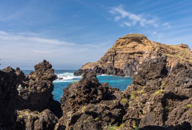 Madeira Adası, Porto Moniz 'deki sahil şeridi. Portekiz