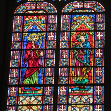 Troyes, Fransa - 31 Ağustos 2018: Renkli vitray pencereler içinde Basilique Saint-Urbain, Troyes, Frangı 13. yüzyıl Gotik Kilisesi