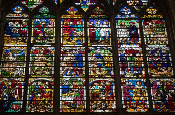 2018年8月31日フランス トロワ 聖ピーターと聖ポールに捧げられたトロワ大聖堂のカラフルなステンドグラス フラン — ストック写真