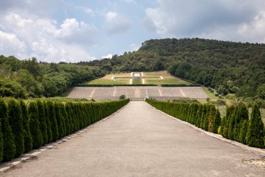 Montecassino, İtalya - 17 Haziran 2017: Lehçe savaş Mezarlığı'nda Monte Cassino - 19 Mayıs 1944 11 Monte Cassino savaşta ölen Polonyalı asker bir mezarlık. İtalya