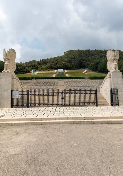 Montecassino Italia Junio 2017 Cementerio Guerra Polaco Monte Cassino Una —  Fotos de Stock