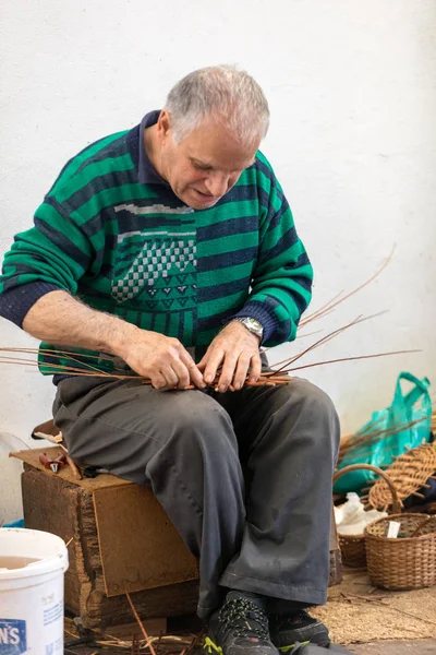 Camacha Madeira Portugal April 2018 Een Mandenwever Aan Het Werk — Stockfoto