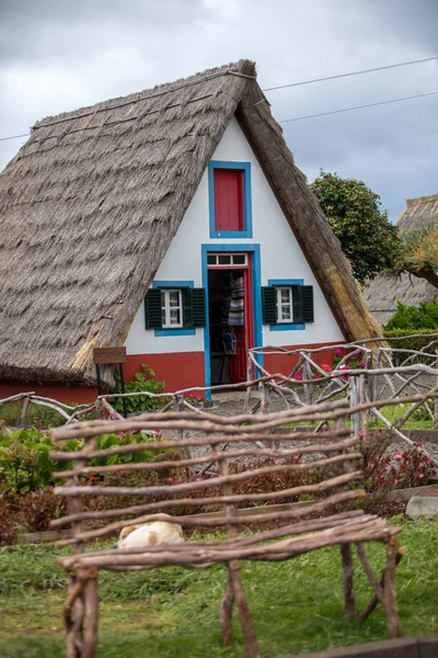 Santana Madera Portugalia Kwietnia 2018 Tradycyjny Dom Wiejski Santana Wyspie — Zdjęcie stockowe