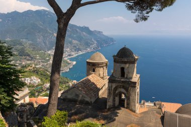 Körfez Salerno Villa Rufolo, Ravello, Campania, İtalya üzerinden üzerinden görünüm