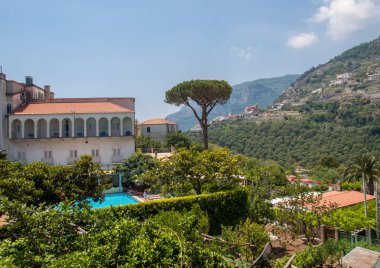 Ravello, İtalya - 16 Haziran 2017: Ravellio bir kasaba ve İtalya'nın Amalfi Coast yer alan. İtalya. Doğal konumu popüler bir turizm kolaylaştırır
