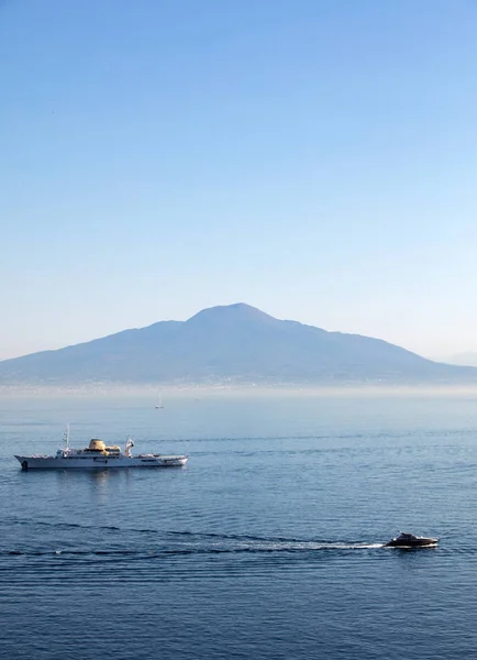 Sorrento Italia Junio 2017 Crucero Golfo Nápoles Fondo Del Vesubio — Foto de Stock