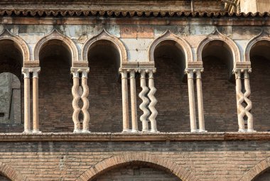  Ferrara Katedrali 'nin yan duvarı, Basilica Cattedrale di San Giorgio, Ferrara, İtalya 