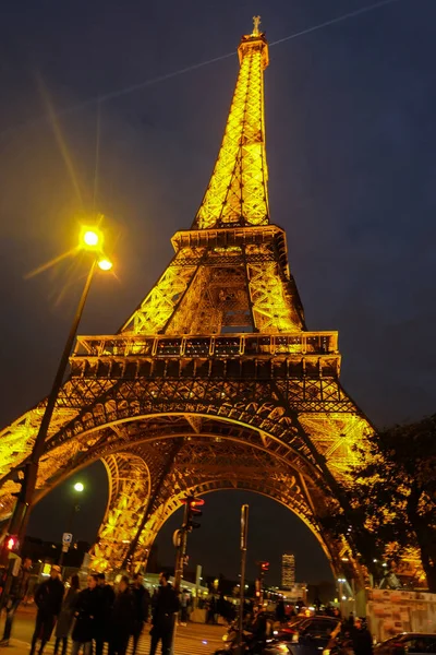 Paris Fransa Kasım 2017 Gece Karanlığında Işıklı Eyfel Kulesi Eyfel — Stok fotoğraf