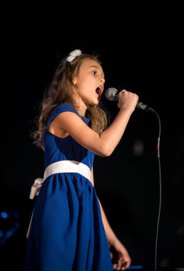 Krakov, Polonya - 7 Aralık 2018: multimedya Noel hitabet - Varşova Futura ve koro Fermata tarafından gerçekleştirilen Bethlehem için. Cracow. Polonya