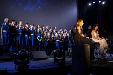 Krakov, Polonya - 7 Aralık 2018: multimedya Noel hitabet - Varşova Futura ve koro Fermata tarafından gerçekleştirilen Bethlehem için. Cracow. Polonya