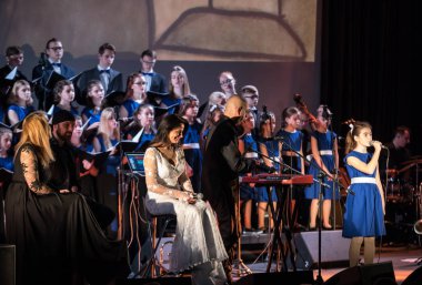 Krakov, Polonya - 7 Aralık 2018: multimedya Noel hitabet - Varşova Futura ve koro Fermata tarafından gerçekleştirilen Bethlehem için. Cracow. Polonya