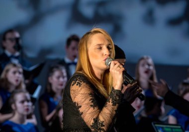 Krakov, Polonya - 7 Aralık 2018: multimedya Noel hitabet - Varşova Futura ve koro Fermata tarafından gerçekleştirilen Bethlehem için. Cracow. Polonya