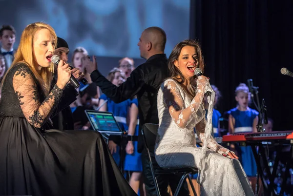 Krakov, Polonya - 7 Aralık 2018: multimedya Noel hitabet - Varşova Futura ve koro Fermata tarafından gerçekleştirilen Bethlehem için. Cracow. Polonya