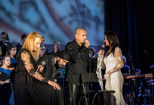 Krakov, Polonya - 7 Aralık 2018: multimedya Noel hitabet - Varşova Futura ve koro Fermata tarafından gerçekleştirilen Bethlehem için. Cracow. Polonya