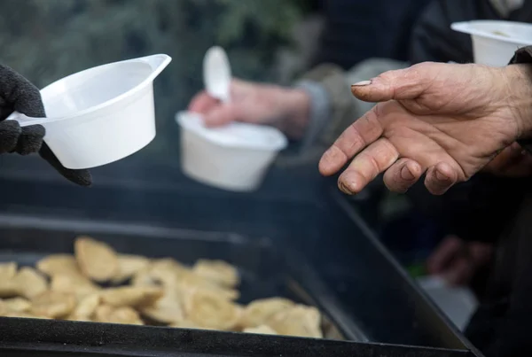 Comida Quente Para Pobres Desabrigados — Fotografia de Stock