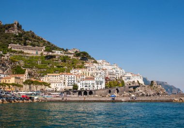 Amalfi, İtalya - 13 Haziran 2017: Amalfi, Amalfi Coast bölgesinde Campania, İtalya denizde görüldü 