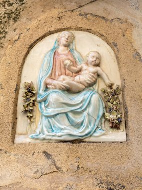 Ravello evde duvara seramik kısma İsa ile Meryem Ana. Amalfi Coast. İtalya