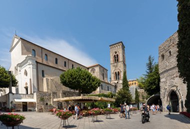Ravello, İtalya - 16 Haziran 2017: Santa Maria Assunta Piazza del Duomo ve Katedrali Ravello, Campania, İtalya 
