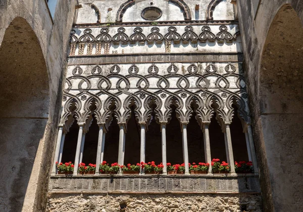 Ravello Italië Juni 2017 Zicht Gotische Kloosterzuilen Van Villa Rufolo — Stockfoto