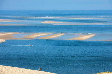 Avrupa 'nın en uzun kum tepeciği olan Pilat Kumulundan bir görüntü. La Teste-de-Buch, Arcachon Körfezi, Aquitaine, Fransa 