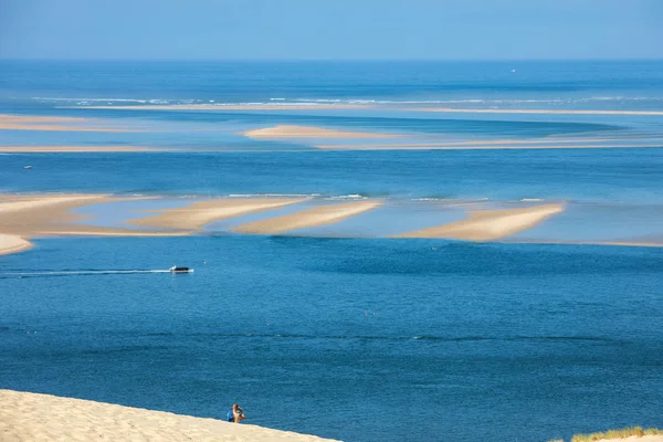 Avrupa 'nın en uzun kum tepeciği olan Pilat Kumulundan bir görüntü. La Teste-de-Buch, Arcachon Körfezi, Aquitaine, Fransa 