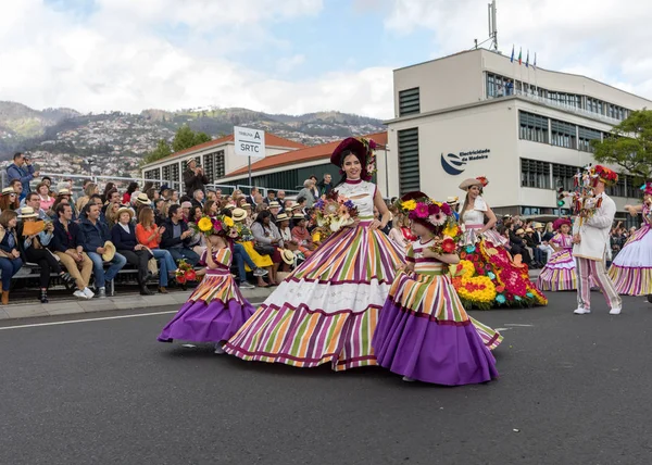Funchal Madeira Portugal Abril 2018 Grupo Personas Trajes Coloridos Están —  Fotos de Stock