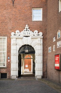 Amsterdam, Hollanda - 20 Nisan 2017: The Amsterdam Museum, Amsterdam'ın tarihi hakkında bir müze, Kalverstraat ve Nieuwezijds Voorburgwal arasında eski şehir yetimhanede bulunan.