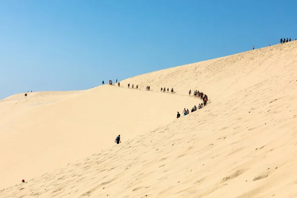 皮拉特沙丘 Dune Pilat France 2018年9月10日 人们在皮拉特沙丘 Dune Pilat 上行走 这是欧洲最高的沙丘 — 图库照片