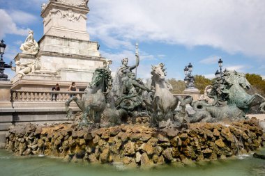 Bordeaux, Fransa - 9 Eylül 2018: Esplanade des Quinconces, Bordeaux 'daki Girondins Anıtı. Fransa