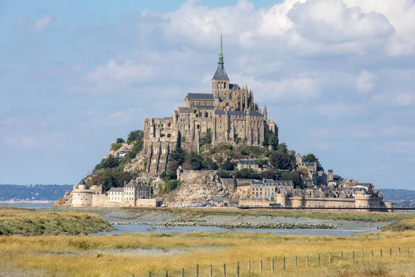 Le Mont-Saint-Michel, ünlü manastırı olan ada, Normandiya, Fransa