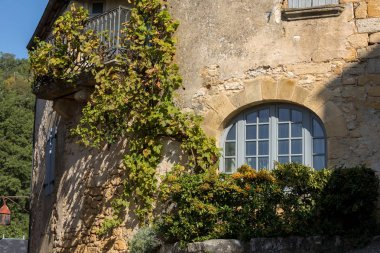 Perigord Noir, Fransa 'da antik evleri olan tipik bir Fransız kasabası.