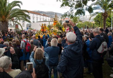 Funchal; Madeira; Portekiz - 22 Nisan; 2018: Funchal şehir Madeira Adası Madeira çiçek Festivali yıllık geçit. Portekiz.