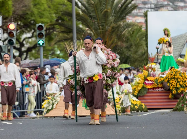 フンシャル マデイラ ポルトガル 2018 マデイラ島のフンシャルの街のマデイラのフラワーフェスティバルの毎年恒例のパレード ポルトガル — ストック写真