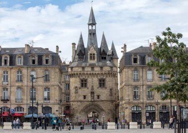 Bordeaux, Fransa - 9 Eylül 2018: Şehir Kapısı Cailhau, Ortaçağ Kapısı Bordeaux, Gironde Bölümü, Fransa