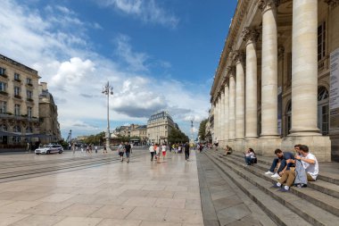 Bordeaux, Fransa - 9 Eylül 2018: Bordeaux 'daki Allees de Tourney manzarası. Fransa