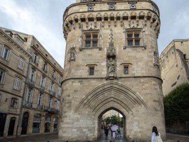 Bordeaux, Fransa - 9 Eylül 2018: Şehir Kapısı Cailhau, Ortaçağ Kapısı Bordeaux, Gironde Bölümü, Fransa