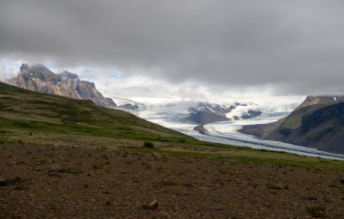  Svinafellsjokull buzulu, Vatnajokull buzulunun bir parçası. Skaftafel Ulusal Parkı İzlanda