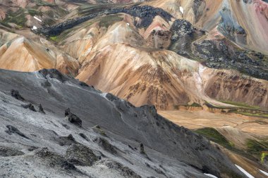 Fjallabak Doğa Rezervi 'ndeki Landmannalaugar volkanik dağları. İzlanda