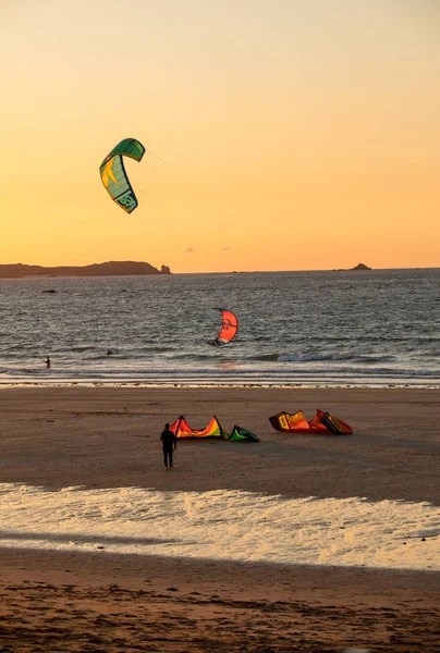 Saint Malo Francia Septiembre 2018 Puesta Sol Kitesurfistas Playa Saint — Foto de Stock