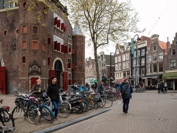 Amsterdã Holanda Abril 2017 Muitos Estacionamentos Bicicletas Amsterdã Holanda Bicicleta — Fotografia de Stock