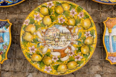 Ravello, İtalya - 16 Haziran 2017: Seramik masa üstü Ravello, Amalfi Coast sattı. İtalya