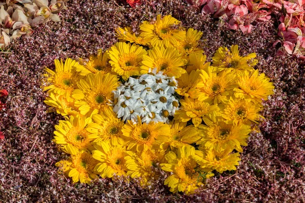 Schoonheid Floristische Decoratie Met Gele Gerbera Bloemen — Stockfoto
