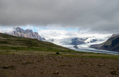  Svinafellsjokull buzulu, Vatnajokull buzulunun bir parçası. Skaftafel Ulusal Parkı İzlanda