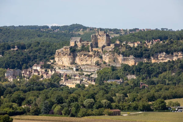 Castello Medievale Beynac Sorge Una Scogliera Calcarea Sopra Fiume Dordogna — Foto Stock